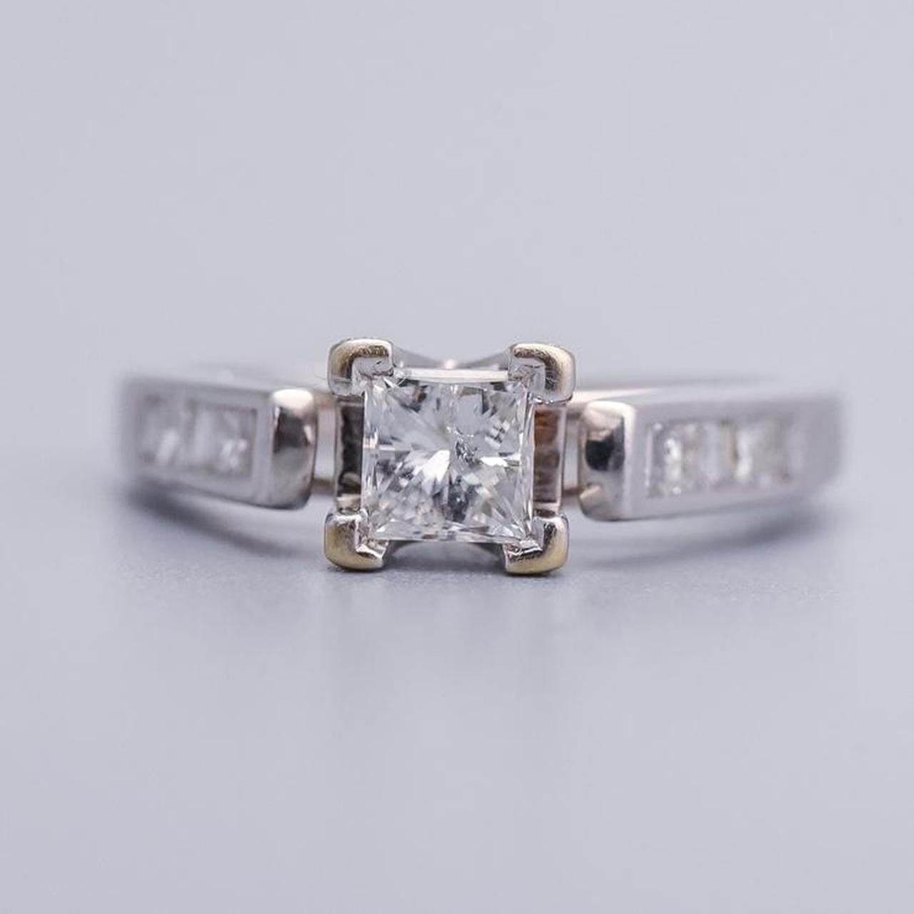 14K White Gold Diamond Ring