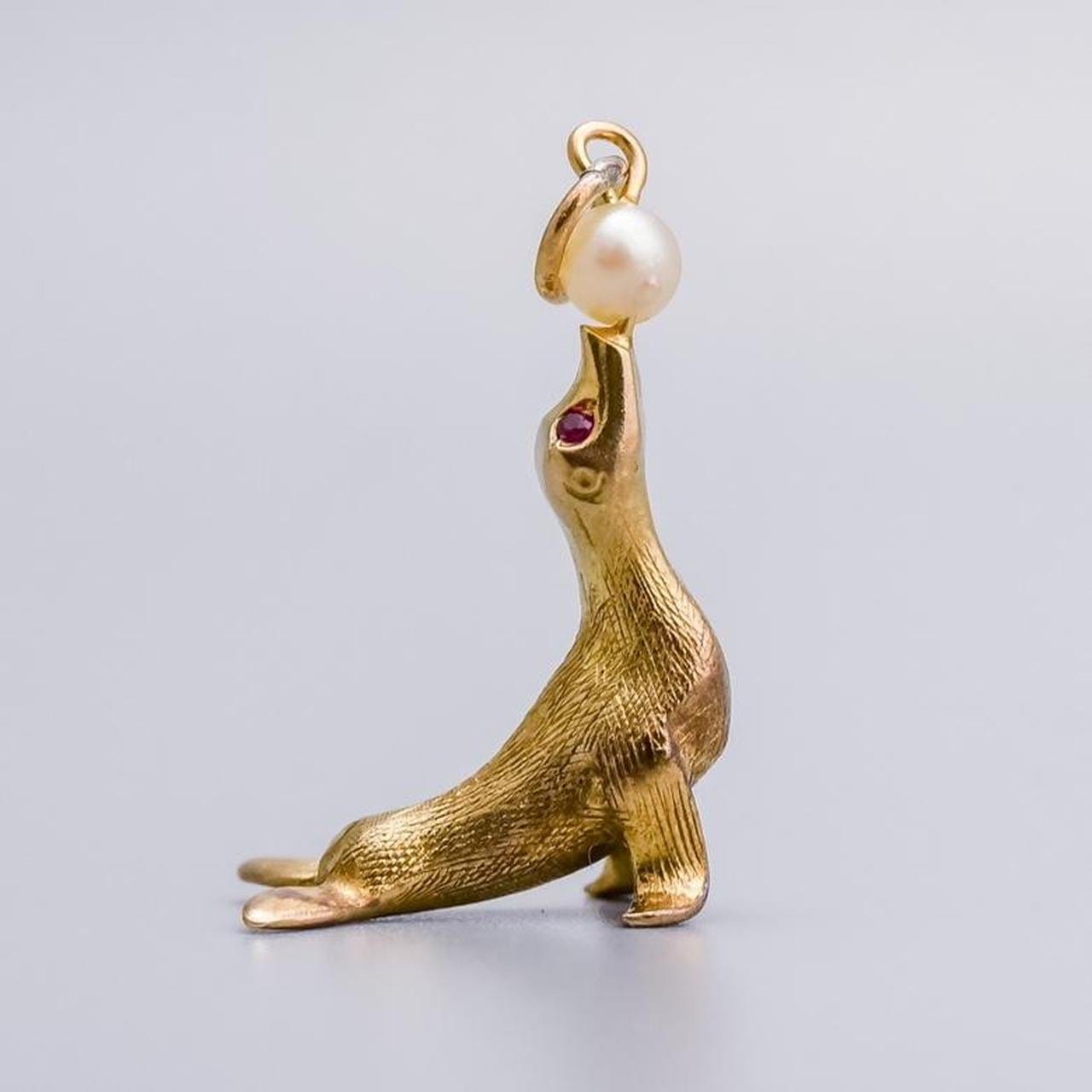 9K Gold Seal Pendant
