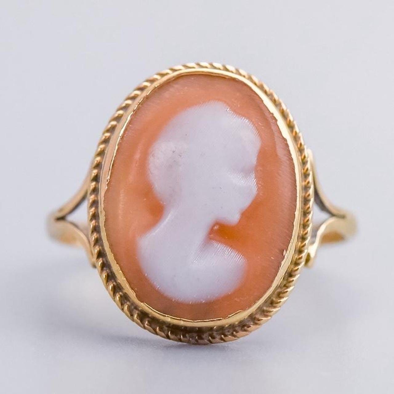 9K Gold Cameo Ring
